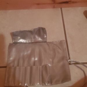 Makeup brush travel case